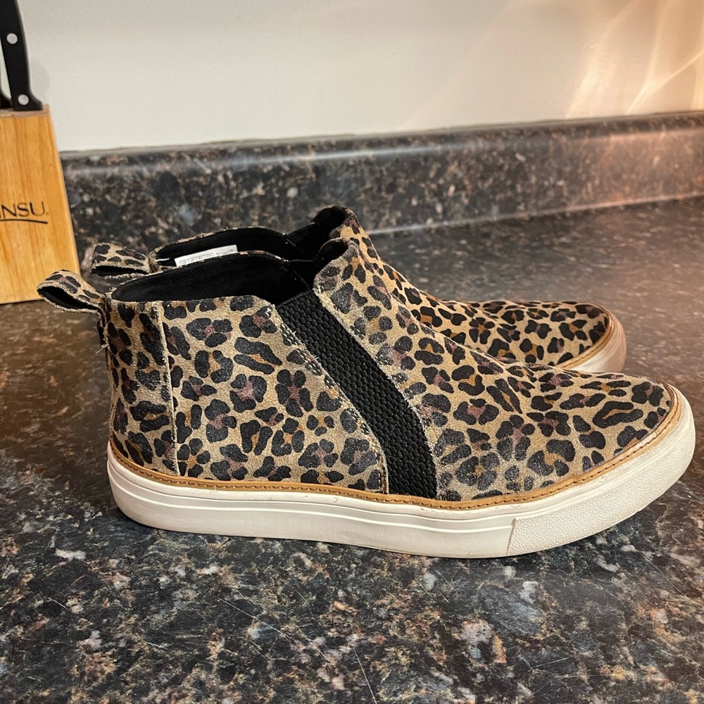 TOMS Women’s size 8.5